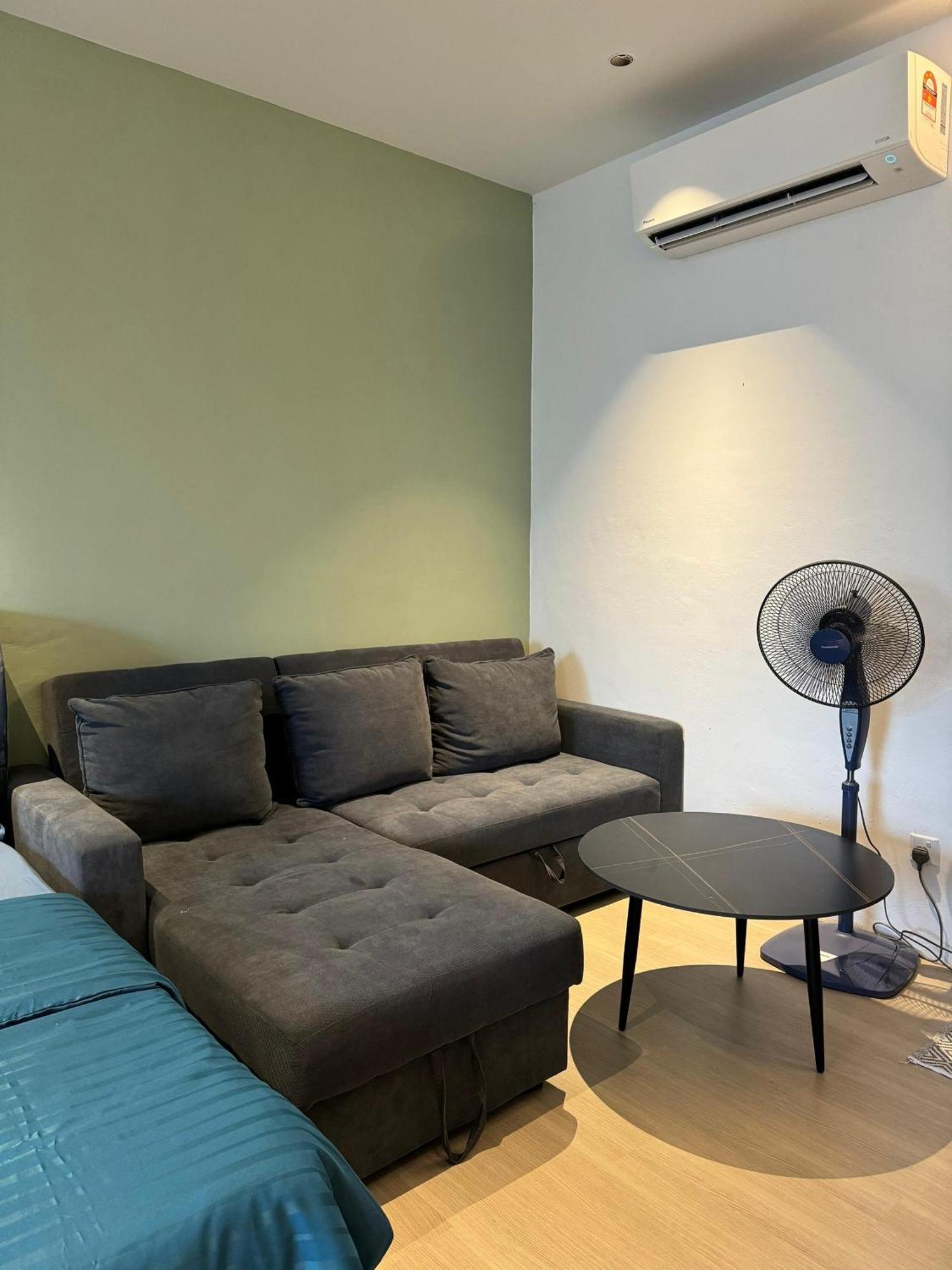Ss Staycation @roxy Apartment