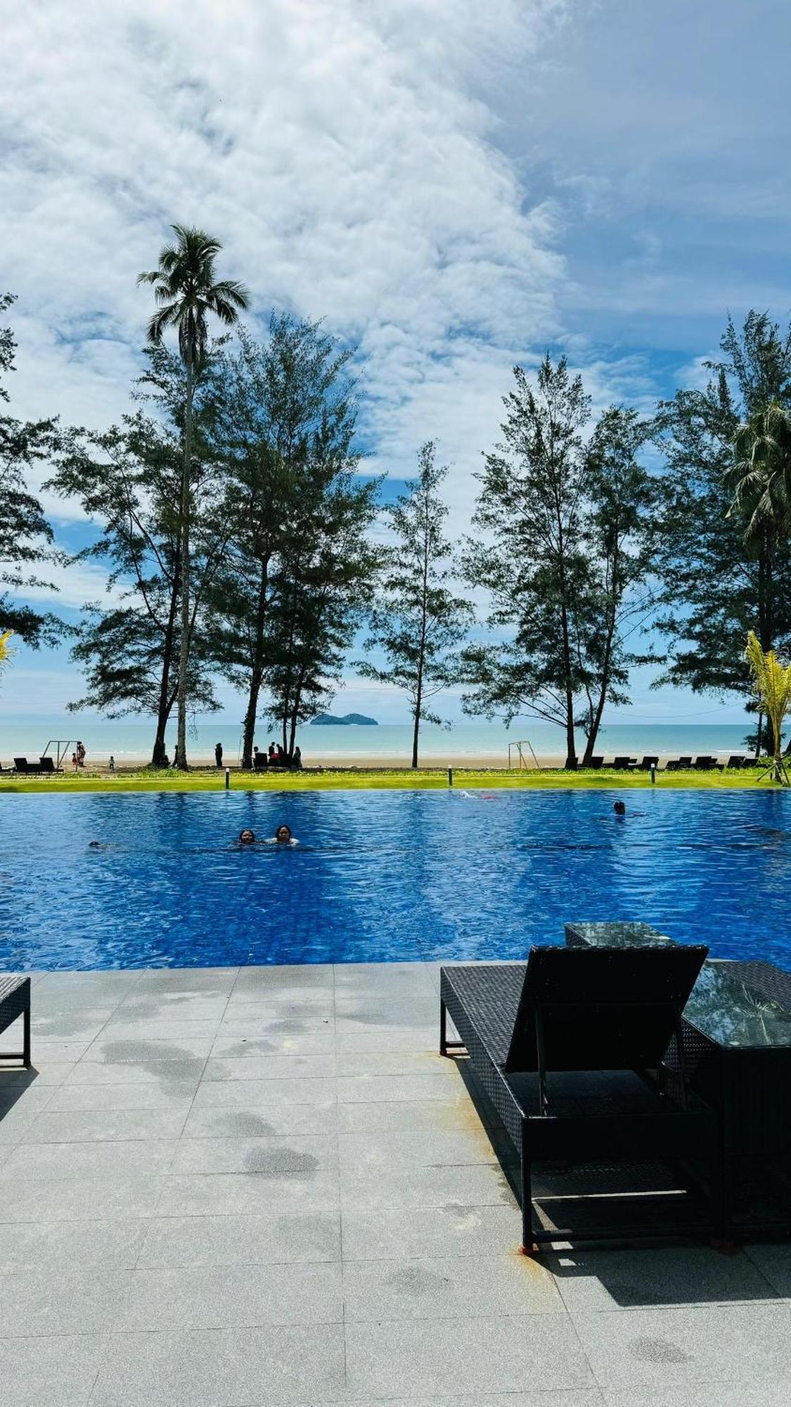 Ss Staycation @roxy Sematan